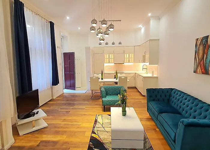 Elegant Apartment Under Buda Castle
